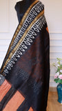 Close-up of Titafu handblock printed Maheshwari silk saree pallu showing white block motifs and gold zari border.