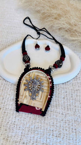 The Durga Kulo Handcrafted Necklace Set: A Wearable Piece of Bengal