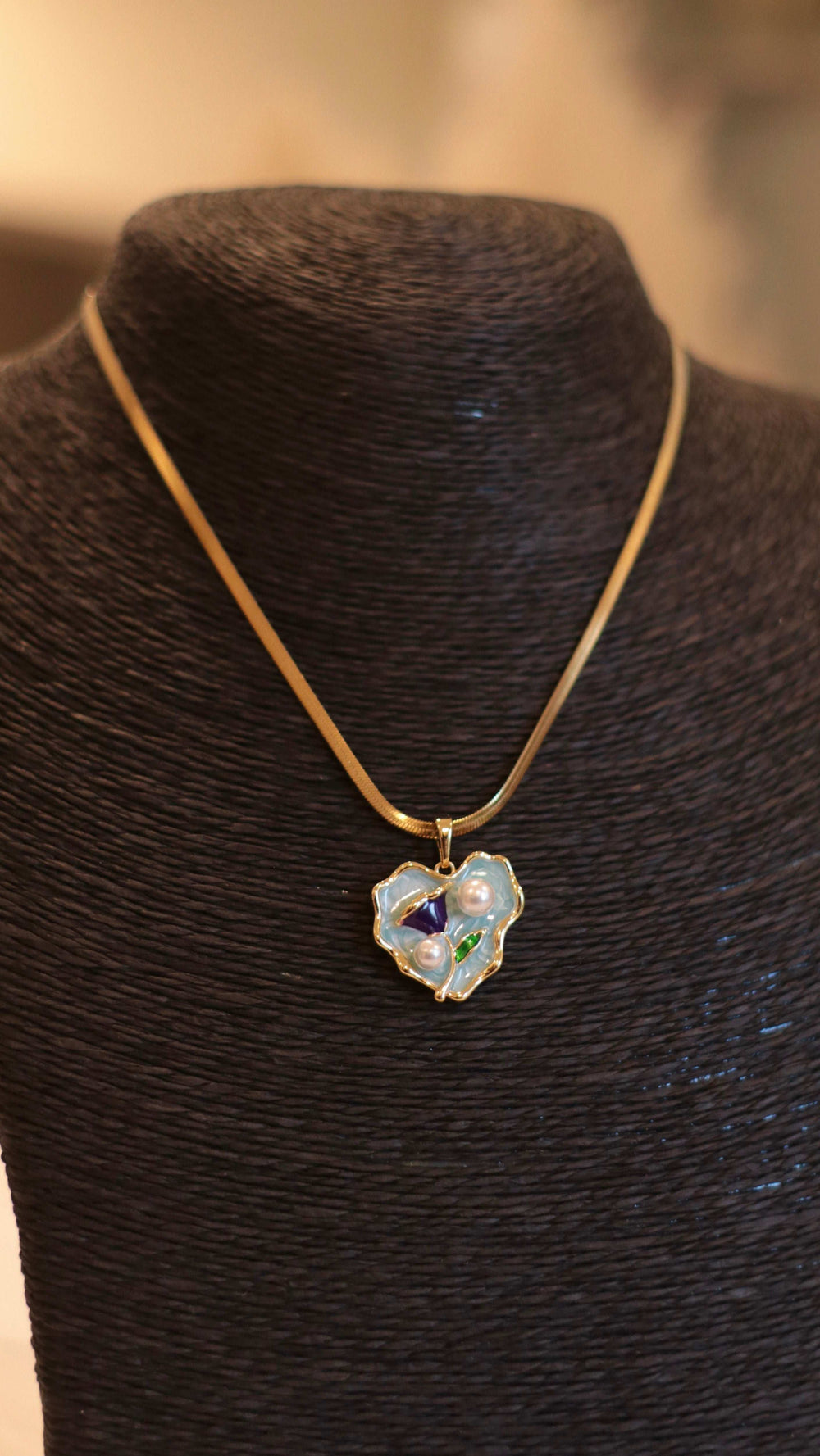 Blue Chic Gold Chain Necklace with Pearl & Floral Heart Pendant - Occean By Soumali