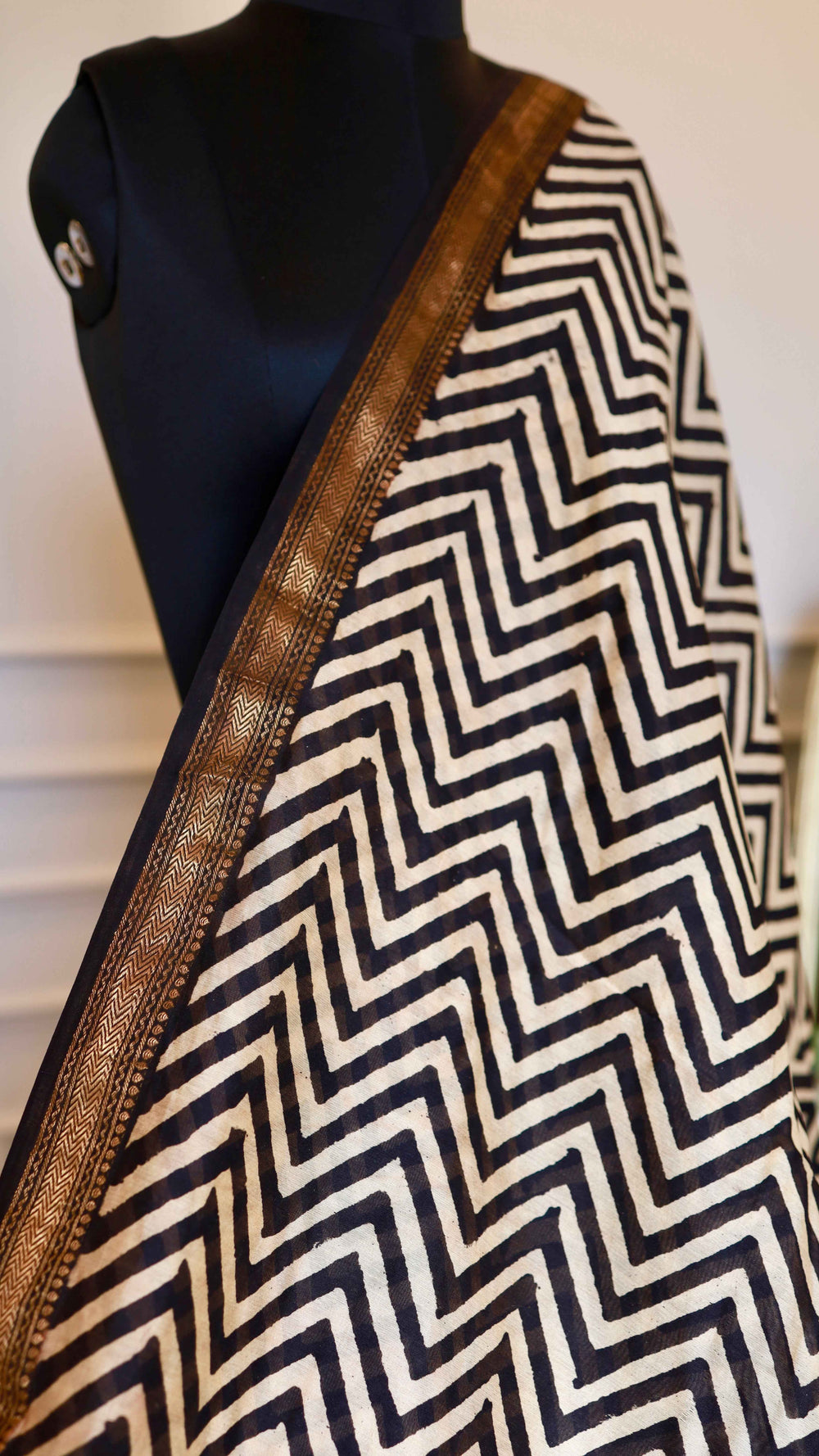 Maheshwari Handblock Printed Silk Saree in Black & Rust Leheriya