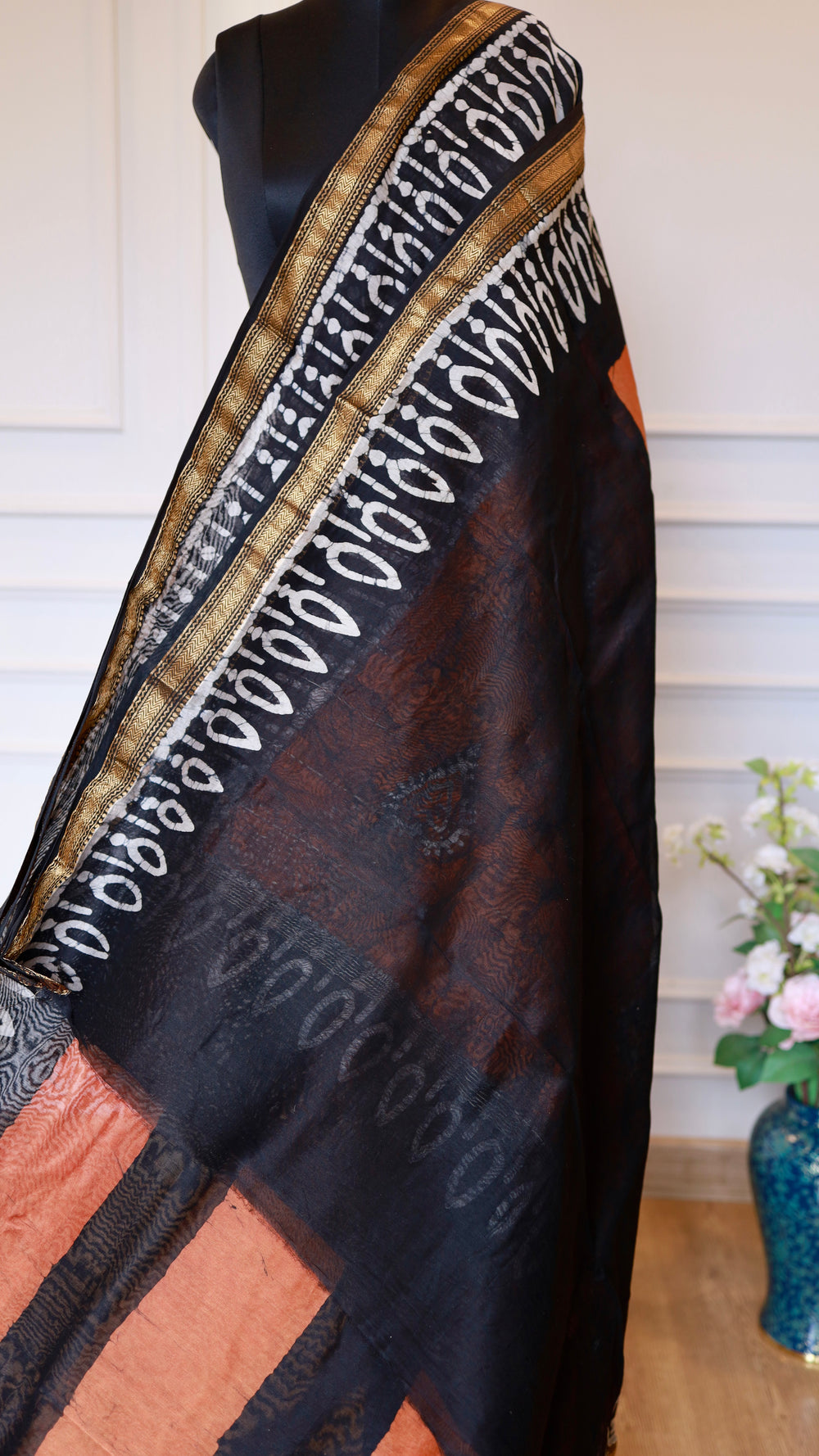 Close-up of Titafu handblock printed Maheshwari silk saree pallu showing white block motifs and gold zari border.