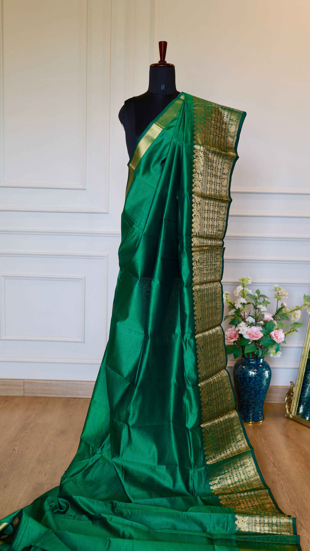 Emerald Green Mangalagiri Semi-Silk Saree with Rich Golden Zari Pallu