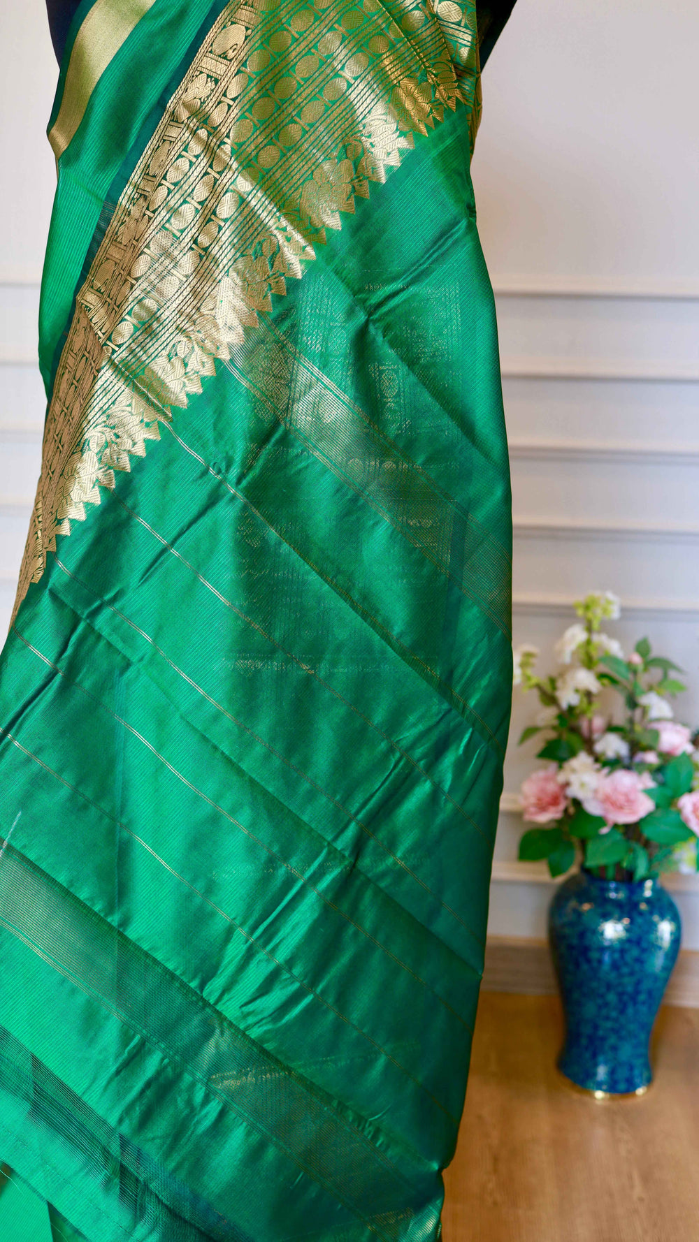 Emerald Green Mangalagiri Semi-Silk Saree with Rich Golden Zari Pallu
