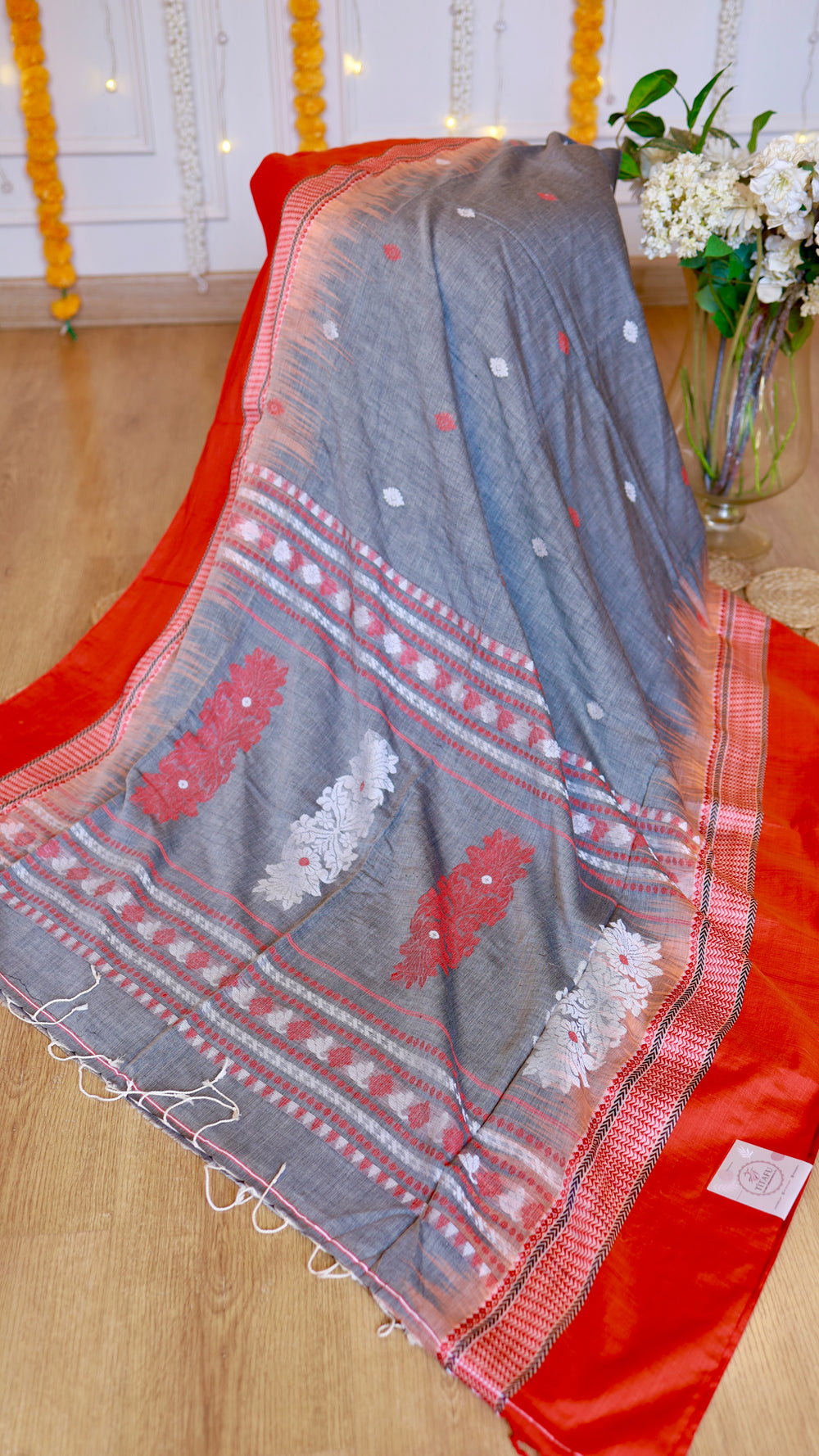 Grey and red handwoven cotton Bomkai saree with blouse piece showing pallu weave and floral details