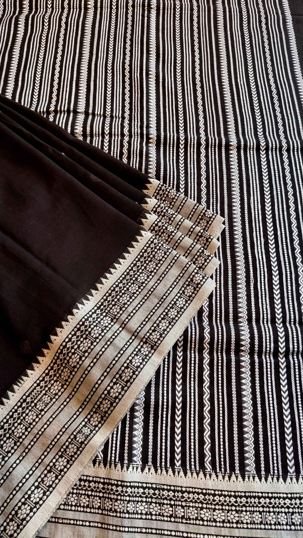 Black Handloom Cotton Saree with Intricate White Thread Work | TITAFU