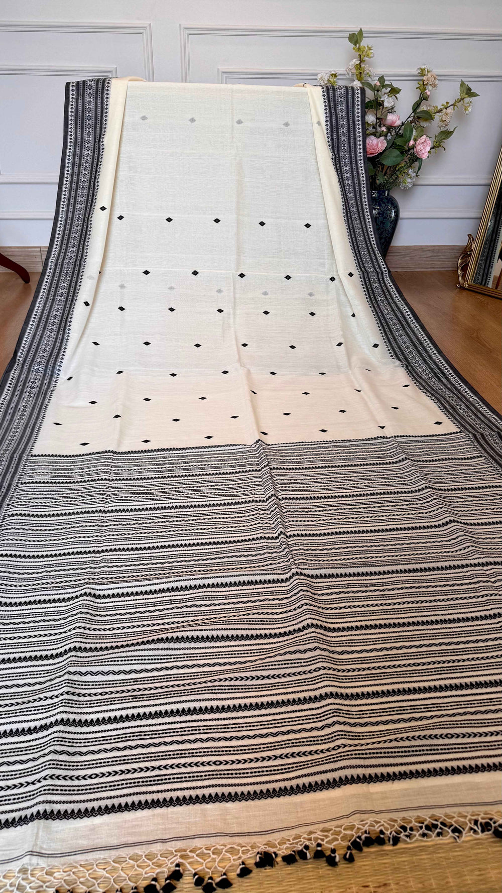 Handloom Cotton Saree with Black Geometric Thread Work – Cream | TITAFU