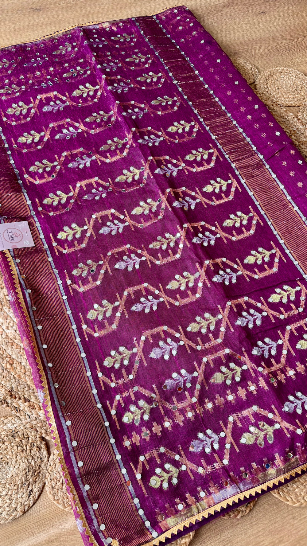 Full view of Magenta Kardana Jamdani Saree pallu featuring intricate geometric vine patterns, mirror embellishments, and woven borders.